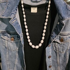 Elegant vintage White Beaded Necklace